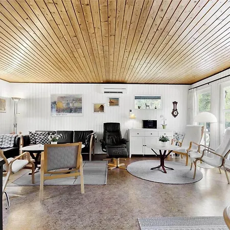 1308 Aakirkeby - Fyrreklyngen 5 * Vester Somarken